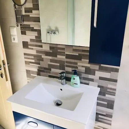 Modern Close To The Beach,port & Centre Apartment Sarande